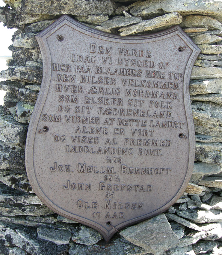  Blåhøa summit plaque reads 